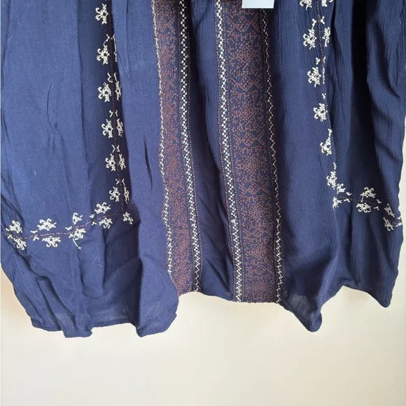 NWT American Eagle Embroidered Off the Shoulder Top Size Small - Picture 3 of 8